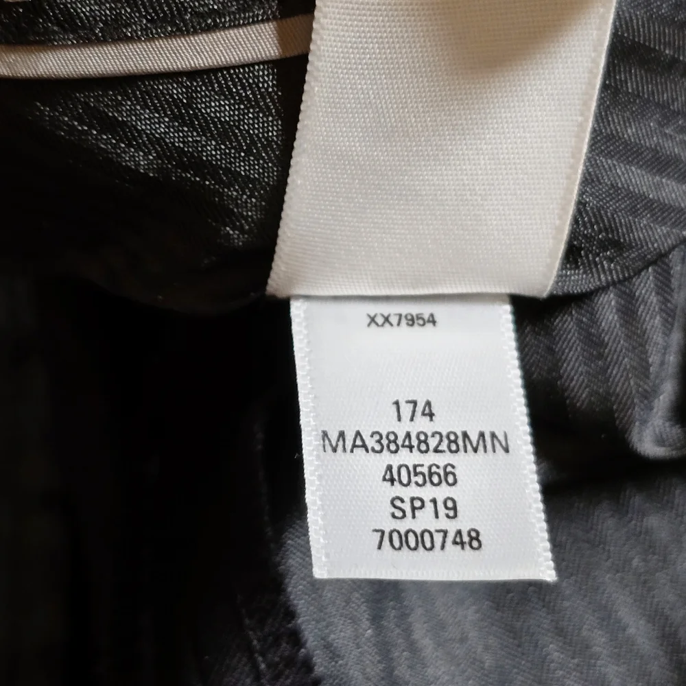 Timeless Vesace Suit with Notched Lapels - Picture 16 of 16